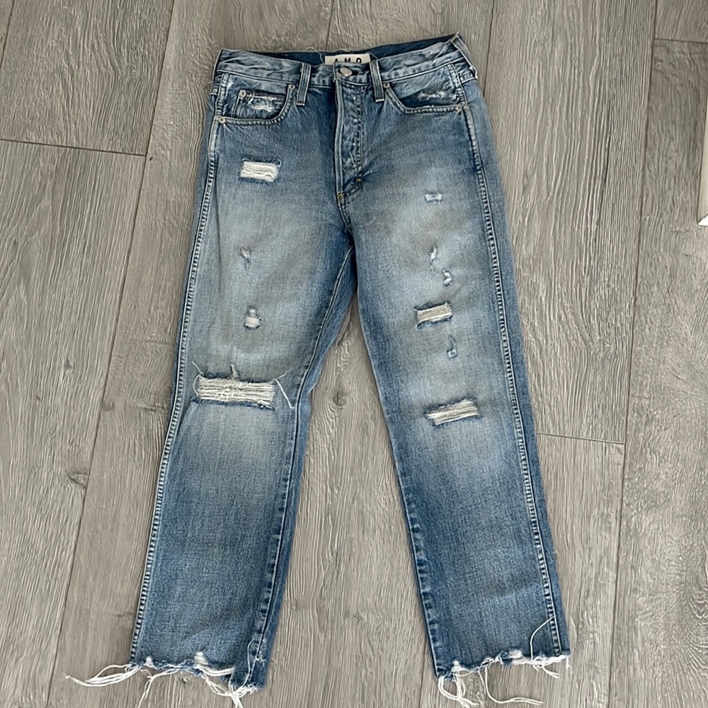 AMO Loverboy jeans w some destruction. Size 26. Great summer jean.